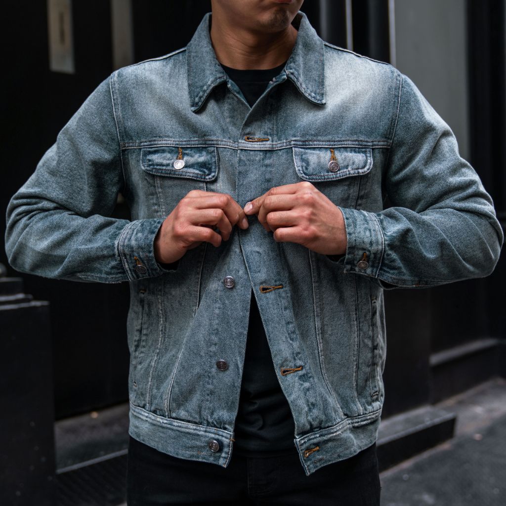 Washed indigo denim trucker jacket reinforced with Fabrisoul denim interlinings