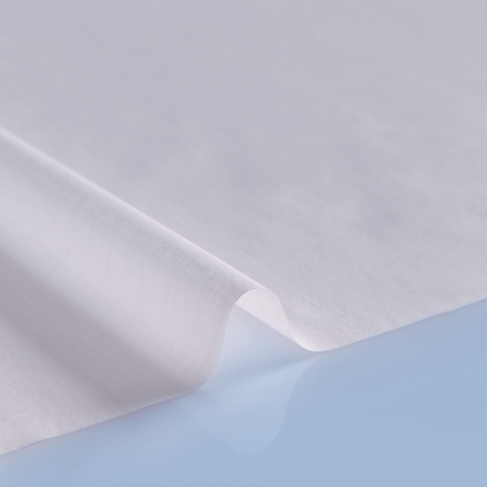 Interlinings for Arabic thobes and kanduras designed to enhance collar structure, placket stability, and long‑lasting garment performance.