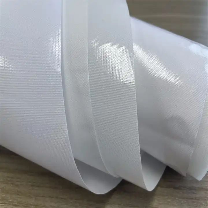 Interlinings for Arabic thobes and kanduras designed to enhance collar structure, placket stability, and long‑lasting garment performance.
